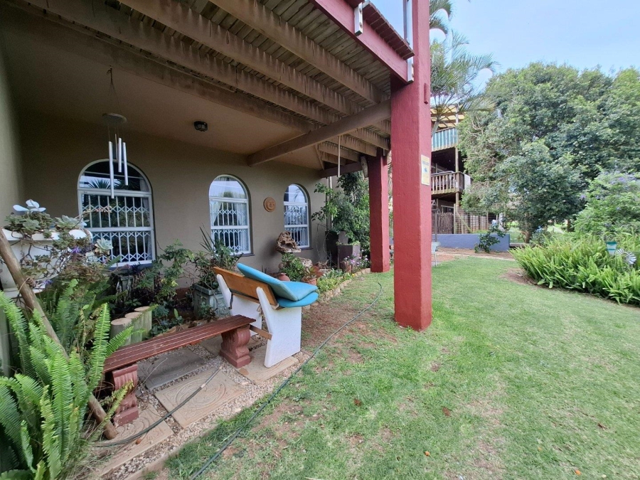 4 Bedroom Property for Sale in Wavecrest Eastern Cape